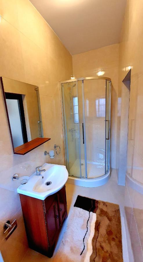 Zur Krone Aparthotel Widdershausen Bagian luar foto